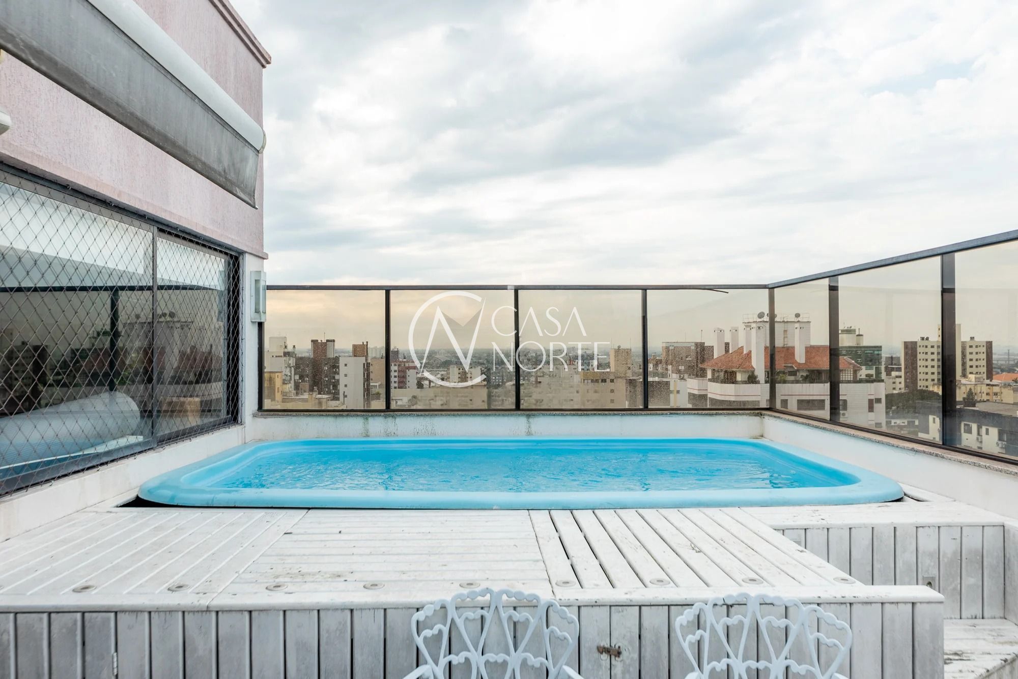 Cobertura à venda com 3 quartos, 203m², 1 suíte, 4 vagas, Rua Portugal no bairro Higienópolis em Porto Alegre