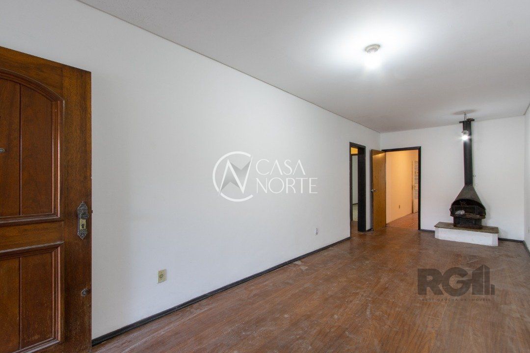 Casa à venda com 3 quartos, 250m², 1 suíte, 7 vagas, Rua Doutor Dias de Carvalho no bairro Tristeza em Porto Alegre