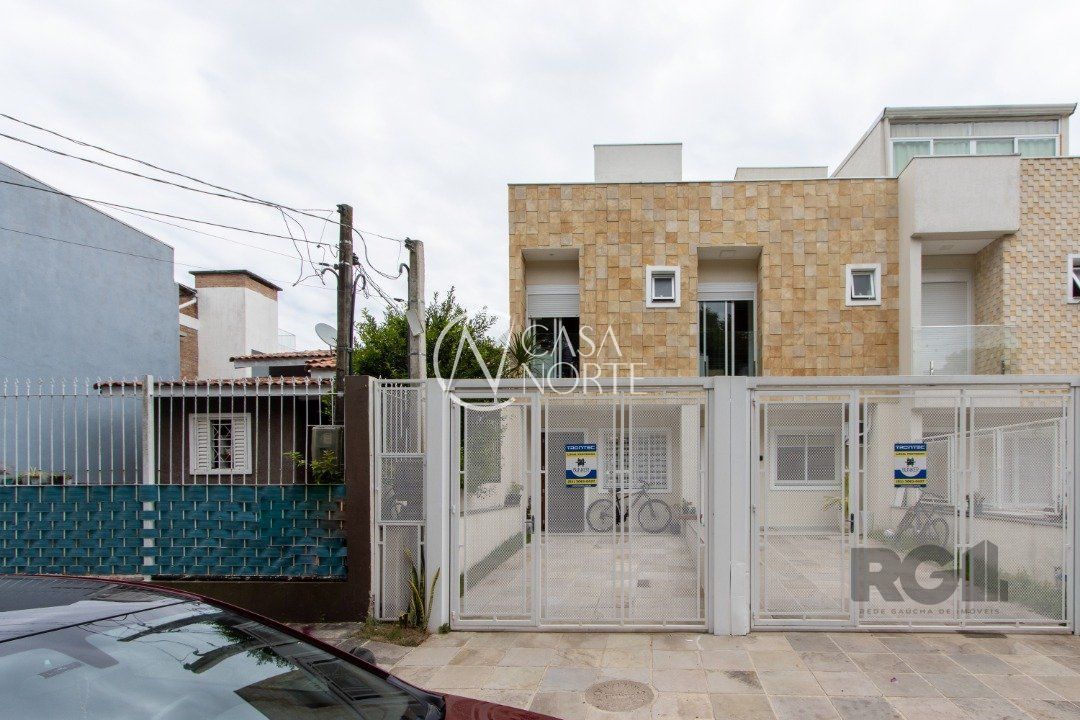 Casa à venda com 2 quartos, 108m², 2 suítes, 1 vaga, Rua Bertha Leonora Mückler no bairro Vila Nova em Porto Alegre