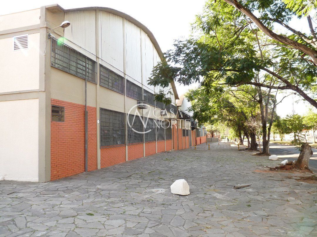 Pavilhão à venda , 5686m², Rua Engenheiro Ubatuba de Faria no bairro Sarandi em Porto Alegre