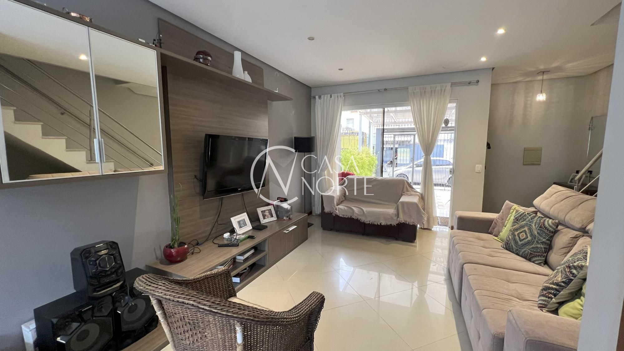 Casa à venda com 2 quartos, 125m², 2 suítes, 1 vaga, Rua Azise Pedro Falcao no bairro Hípica em Porto Alegre