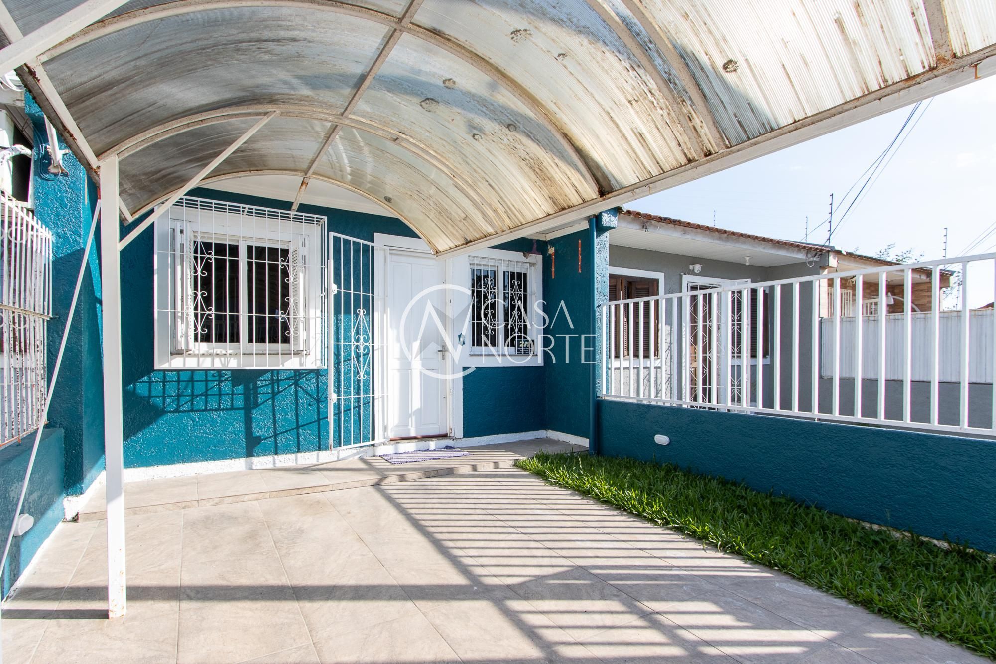 Casa à venda com 2 quartos, 291m², 2 vagas, Rua Elvira Dendena no bairro Hípica em Porto Alegre