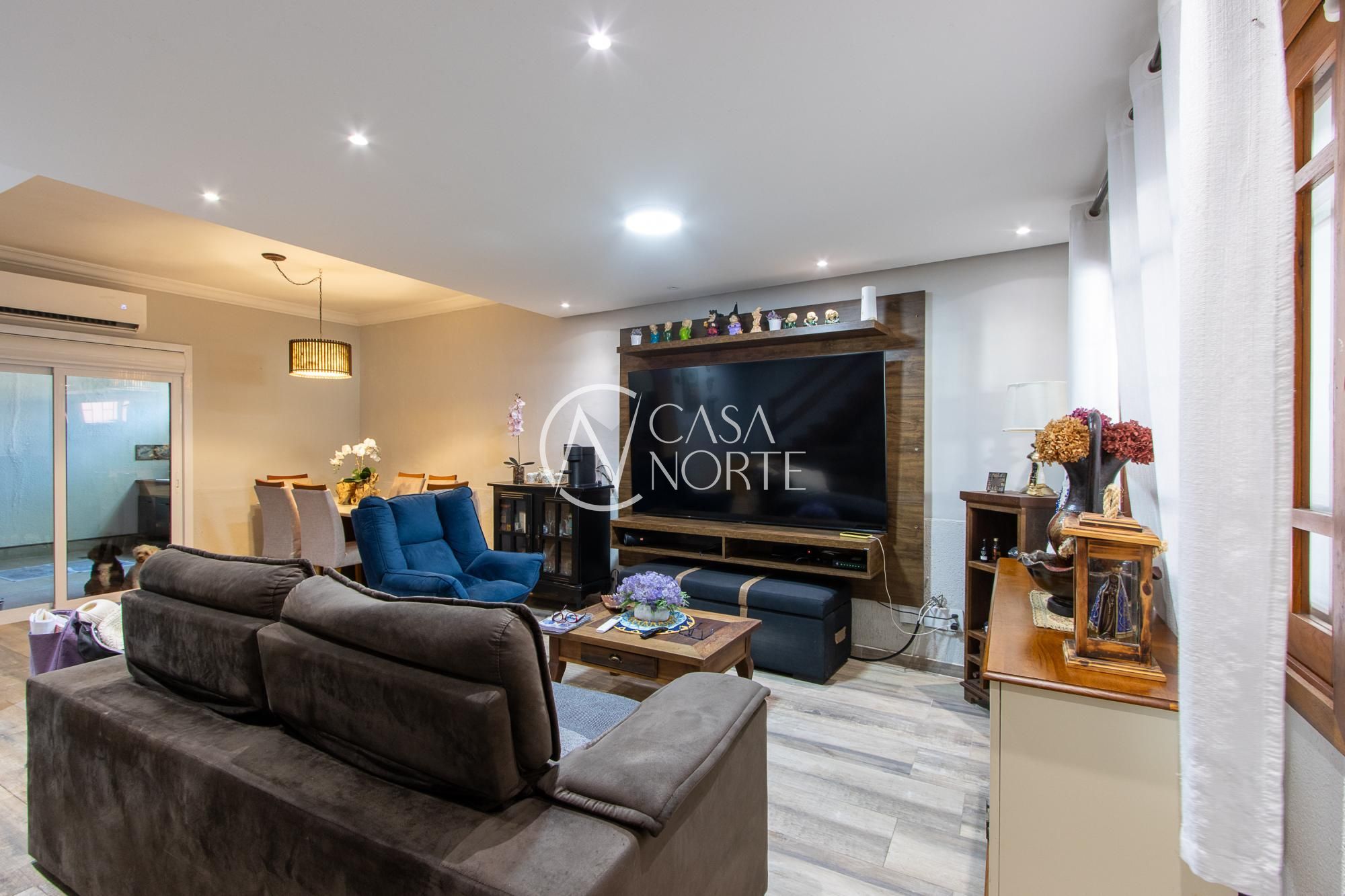 Casa de Condomínio à venda com 3 quartos, 218m², 1 suíte, 2 vagas, Rua Doutor Pio Ângelo no bairro Ipanema em Porto Alegre