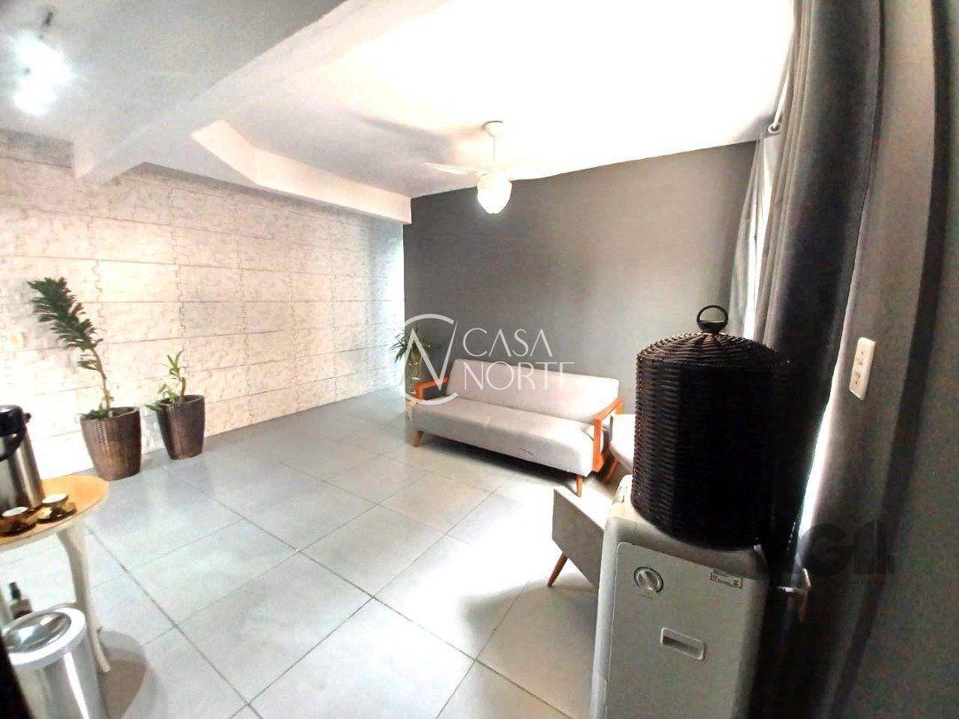 Casa à venda com 4 quartos, 350m², 1 suíte, 4 vagas, Avenida Agostini no bairro Navegantes em Porto Alegre