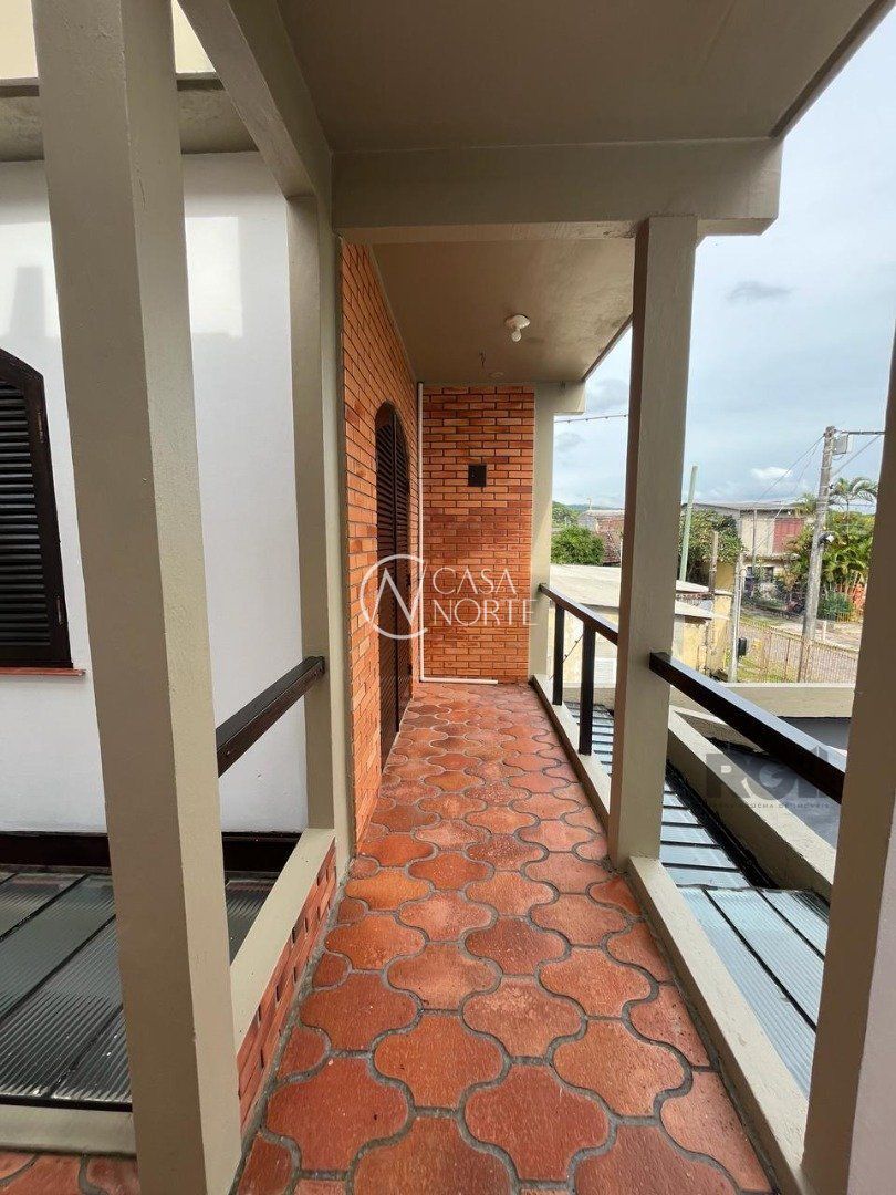 Casa à venda com 3 quartos, 150m², 1 suíte, 2 vagas, Rua Álvaro Difini no bairro Restinga em Porto Alegre