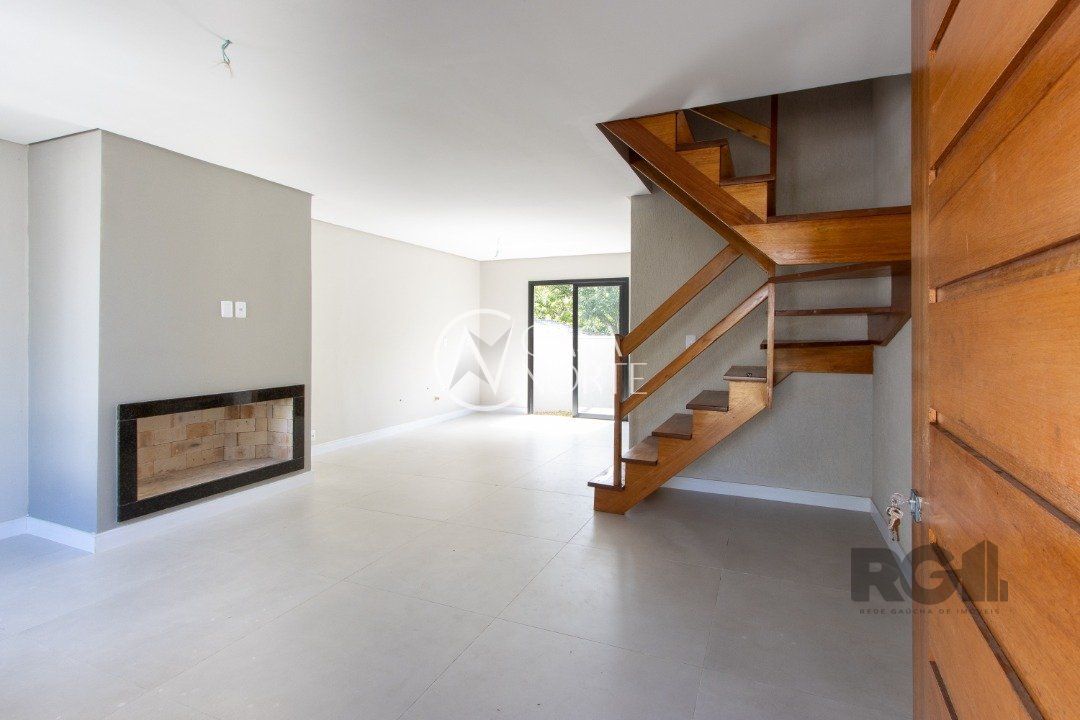 Sobrado à venda com 3 quartos, 96m², 1 suíte, 2 vagas, Rua Santa Vitória no bairro Tristeza em Porto Alegre