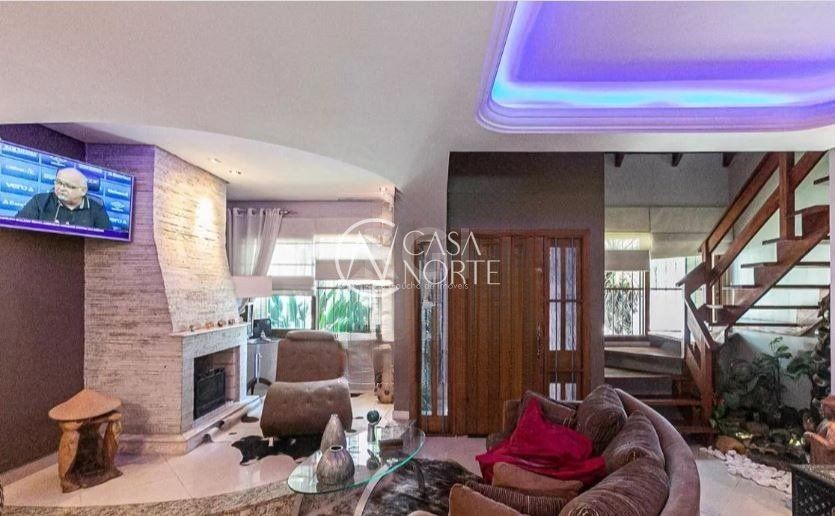 Casa à venda com 4 quartos, 336m², 1 suíte, 2 vagas, Rua São Sebastião do Cai no bairro Camaquã em Porto Alegre