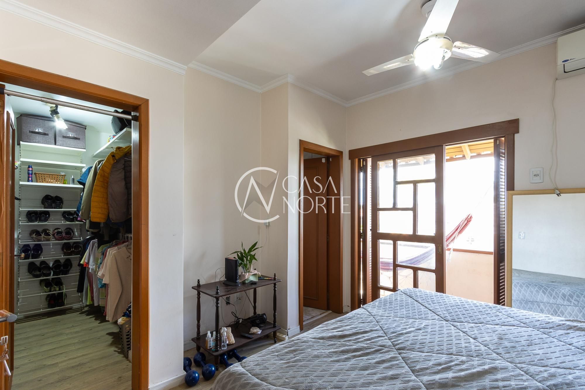 Casa à venda com 3 quartos, 184m², 1 suíte, 2 vagas, Rua Olécio Cavedini no bairro Espírito Santo em Porto Alegre