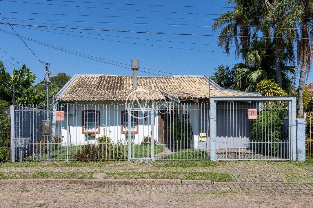 Casa à venda com 3 quartos, 244m², 1 suíte, 2 vagas, Rua Oiampi no bairro Guarujá em Porto Alegre