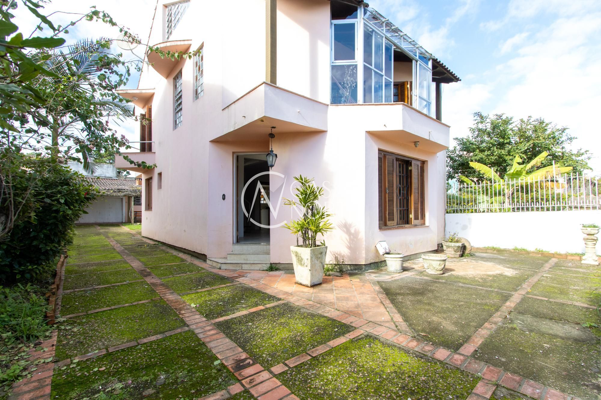 Casa à venda com 3 quartos, 253m², 1 suíte, 4 vagas, Avenida Guaiba no bairro Serraria em Porto Alegre