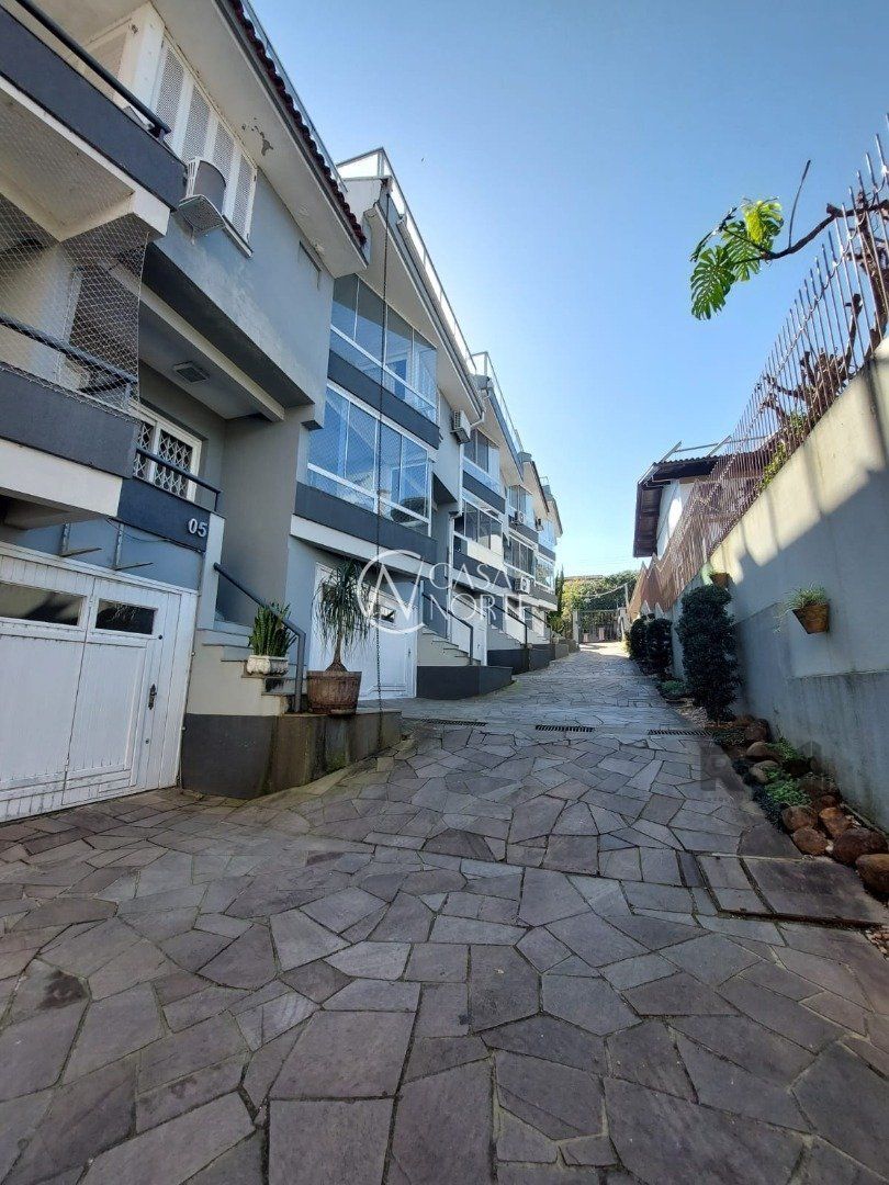 Casa de Condomínio à venda com 3 quartos, 223m², 1 suíte, 2 vagas, Rua Doutor Arnaldo da Silva Ferreira no bairro Jardim Isabel em Porto Alegre