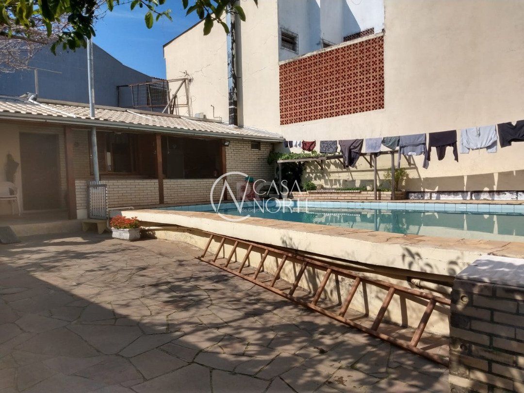 Casa à venda com 2 quartos, 322m², 7 vagas, Rua Curupaiti no bairro Cristal em Porto Alegre