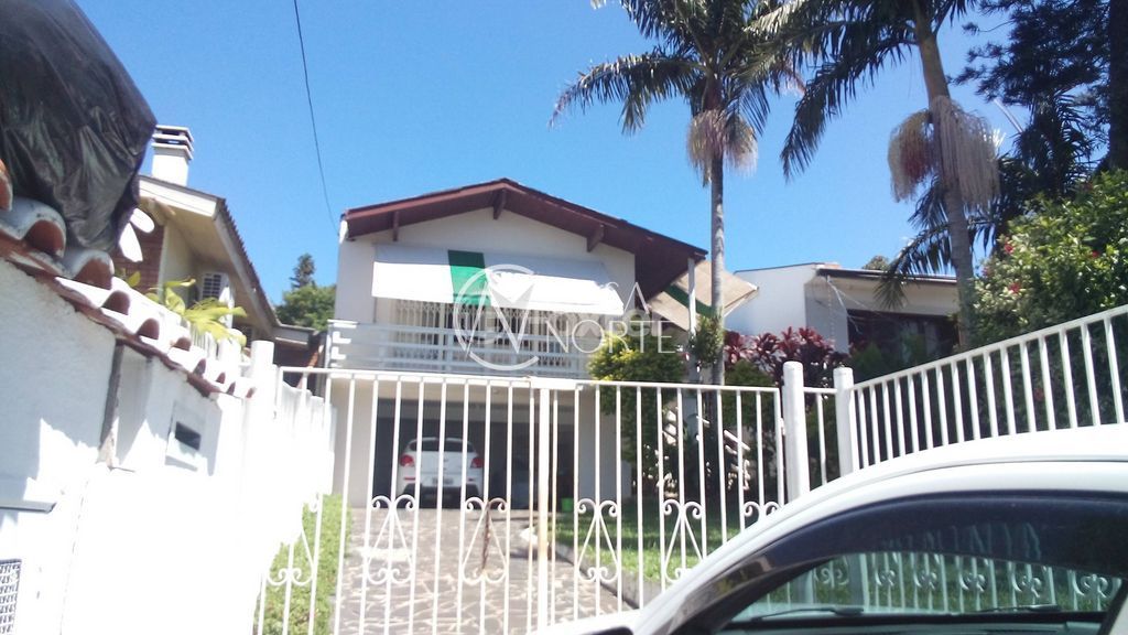 Casa à venda com 3 quartos, 300m², 1 suíte, 7 vagas, Rua Liberal no bairro Tristeza em Porto Alegre