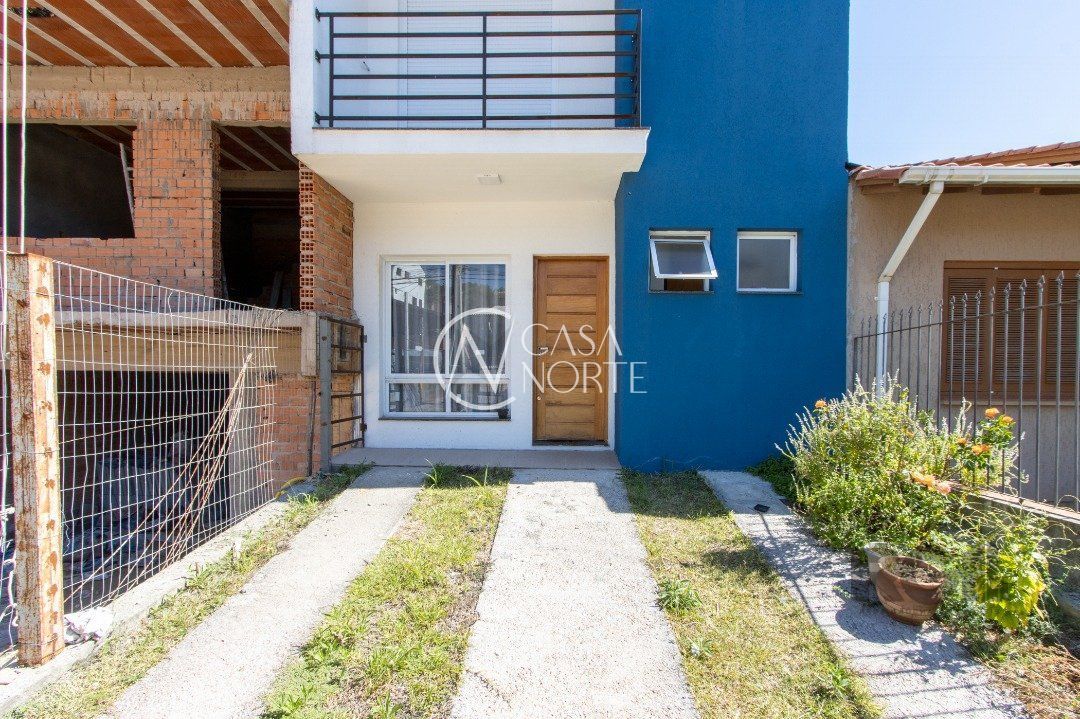 Sobrado à venda com 3 quartos, 142m², 1 suíte, 2 vagas, Rua Antônio Joséphino Perrone no bairro Espírito Santo em Porto Alegre