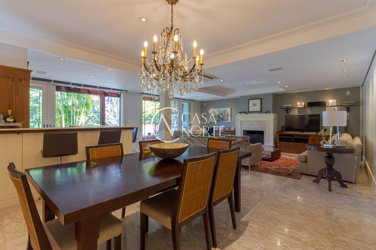 Casa de Condomínio à venda com 4 quartos, 487m², 4 suítes, 3 vagas, Rua Osorio Tuyuty de Oliveira Freitas no bairro Três Figueiras em Porto Alegre