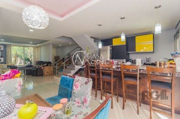 Casa à venda com 3 quartos, 191m², 1 suíte, 2 vagas, Rua Irany de Oliveira Santanna no bairro Hípica em Porto Alegre