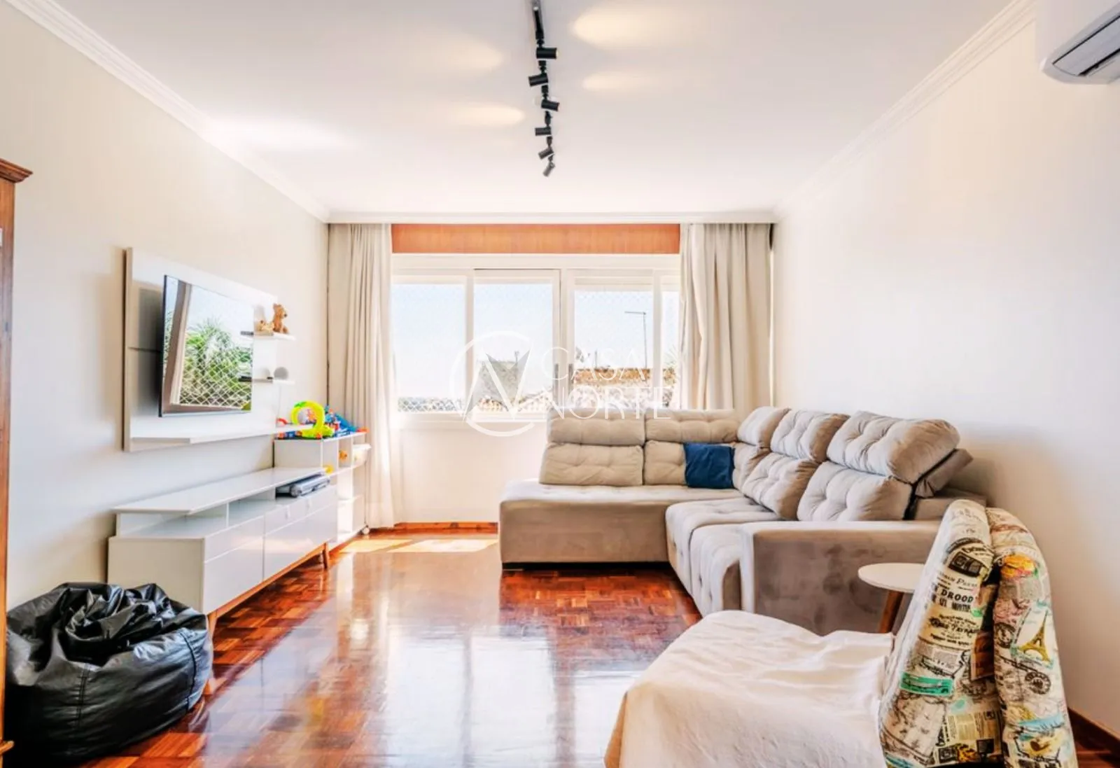 Apartamento à venda com 3 quartos, 164m², 1 suíte, 2 vagas, Rua Engenheiro Saldanha no bairro Moinhos de Vento em Porto Alegre