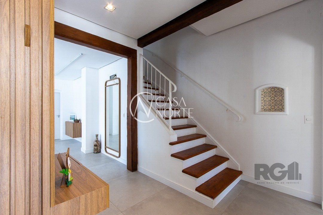 Casa à venda com 4 quartos, 600m², 2 suítes, 6 vagas, Rua Simao Bolivar no bairro Vila Conceição em Porto Alegre