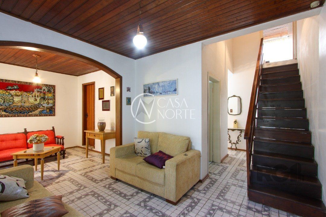 Casa à venda com 4 quartos, 307m², 2 suítes, 2 vagas, Rua Altos da Amapa no bairro Vila Nova em Porto Alegre