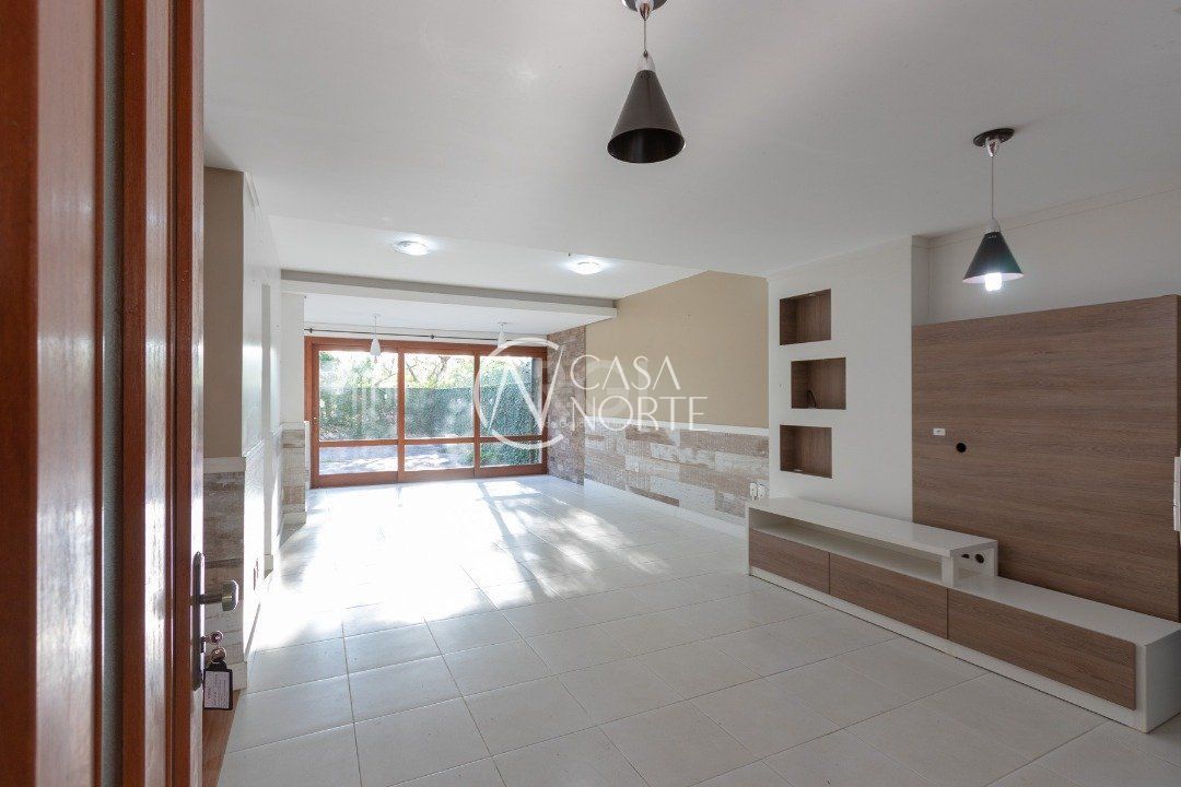 Casa à venda com 3 quartos, 233m², 1 suíte, 4 vagas, Rua Teresa Cristo no bairro Tristeza em Porto Alegre