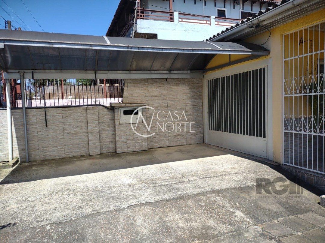 Casa à venda com 3 quartos, 265m², 4 vagas, Rua Padre João Batista Reus no bairro Vila Conceição em Porto Alegre
