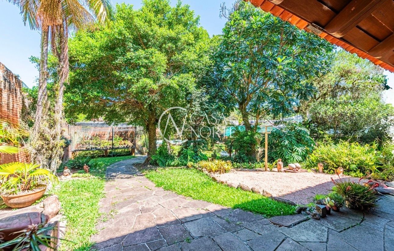 Casa à venda com 4 quartos, 261m², 2 suítes, 5 vagas, Avenida Arlindo Pasqualini no bairro Jardim Isabel em Porto Alegre
