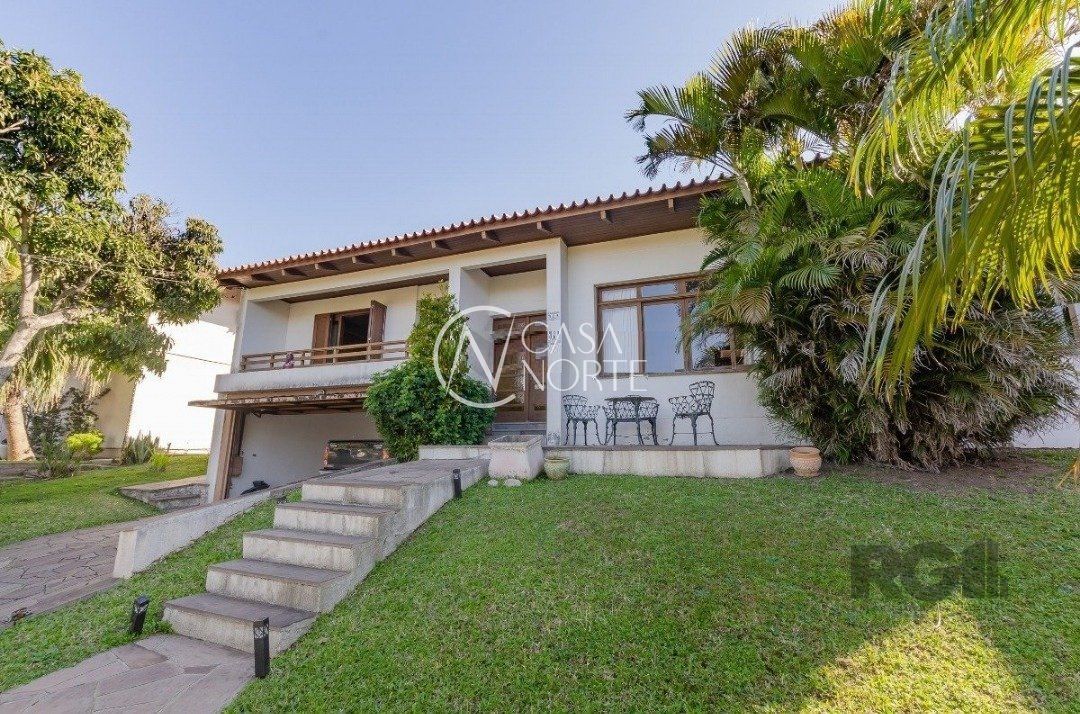 Casa de Condomínio à venda com 3 quartos, 450m², 1 suíte, 3 vagas, Avenida Firmino Octavio Bimbi no bairro Cavalhada em Porto Alegre