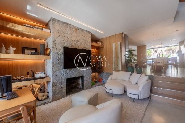 Casa à venda com 3 quartos, 208m², 3 suítes, 2 vagas, Rua Padre João Batista Reus no bairro Vila Conceição em Porto Alegre