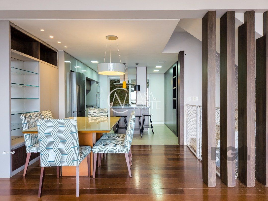 Casa de Condomínio à venda com 3 quartos, 239m², 1 suíte, 2 vagas, Rua Professor Xavier Simões no bairro Sétimo Céu em Porto Alegre