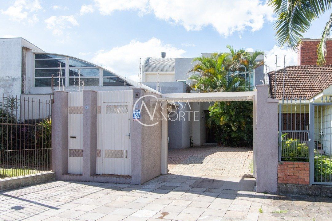 Casa à venda com 4 quartos, 286m², 2 suítes, 3 vagas, Rua Otavio Faria no bairro Teresópolis em Porto Alegre
