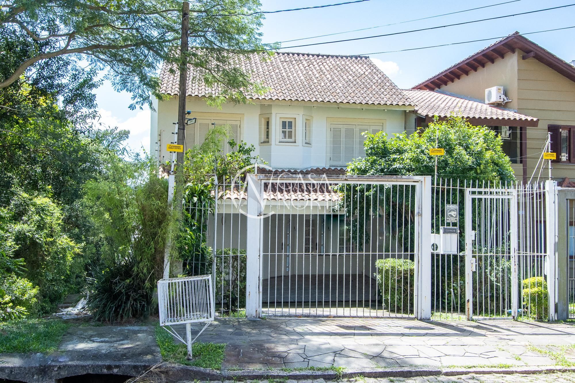 Casa à venda com 3 quartos, 180m², 4 vagas, Rua Professor Antônio José Remião no bairro Espírito Santo em Porto Alegre