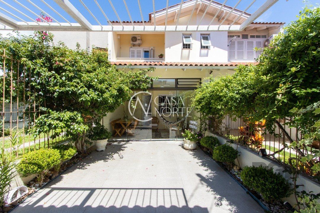 Casa à venda com 3 quartos, 154m², 1 suíte, 1 vaga, Rua Helio Felix Frey no bairro Espírito Santo em Porto Alegre