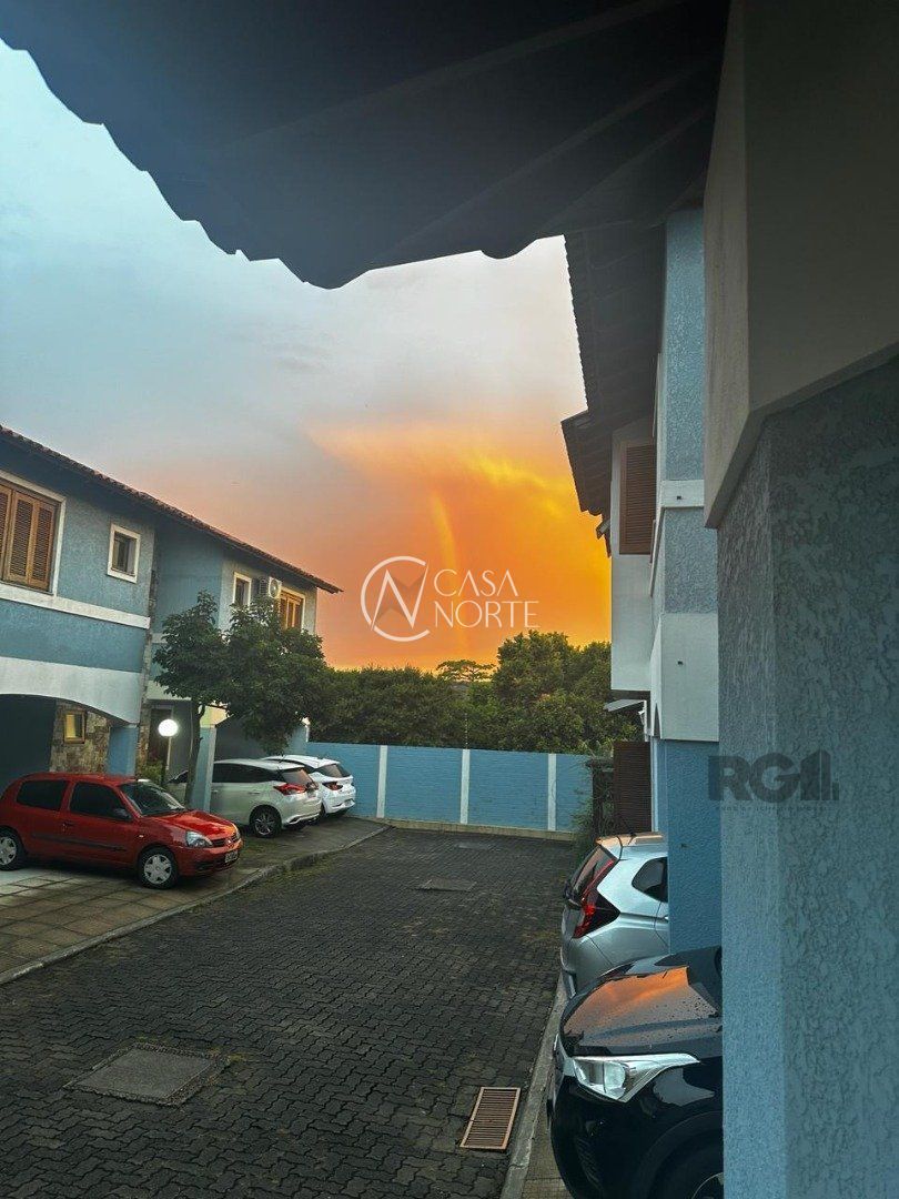 Casa de Condomínio à venda com 3 quartos, 122m², 1 suíte, 2 vagas, Rua Upamaroti no bairro Cristal em Porto Alegre