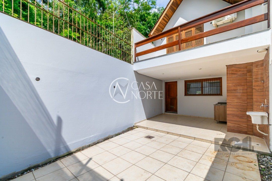 Casa à venda com 3 quartos, 191m², 1 suíte, 2 vagas, Rua Jayme Saul de Borba no bairro Espírito Santo em Porto Alegre