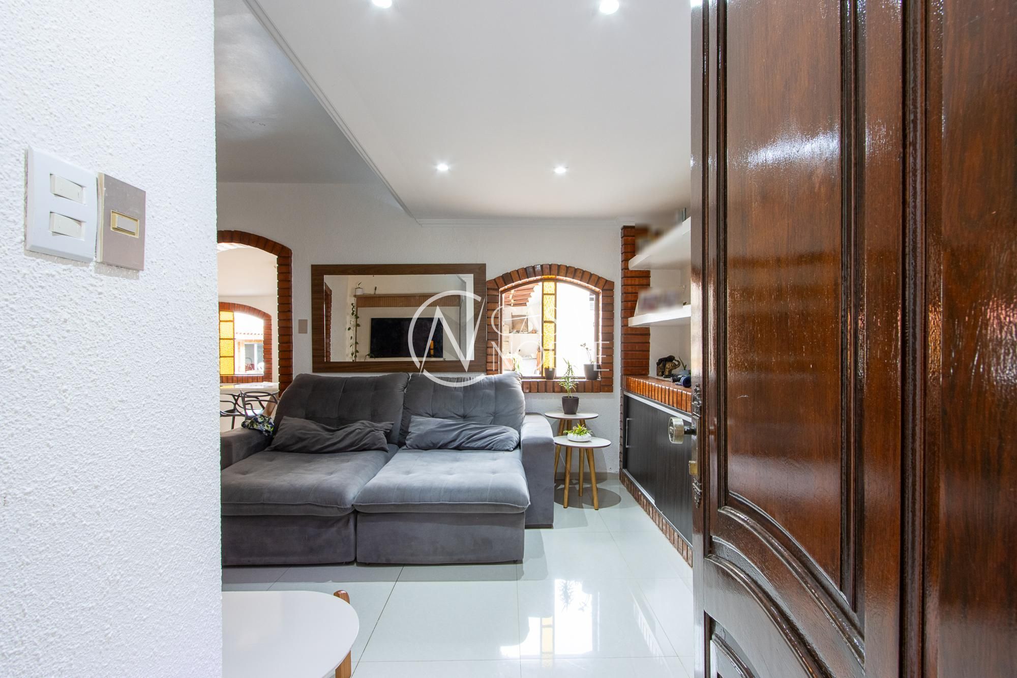 Casa à venda com 4 quartos, 200m², 2 suítes, 2 vagas, Acesso dos Lírios no bairro Santa Tereza em Porto Alegre