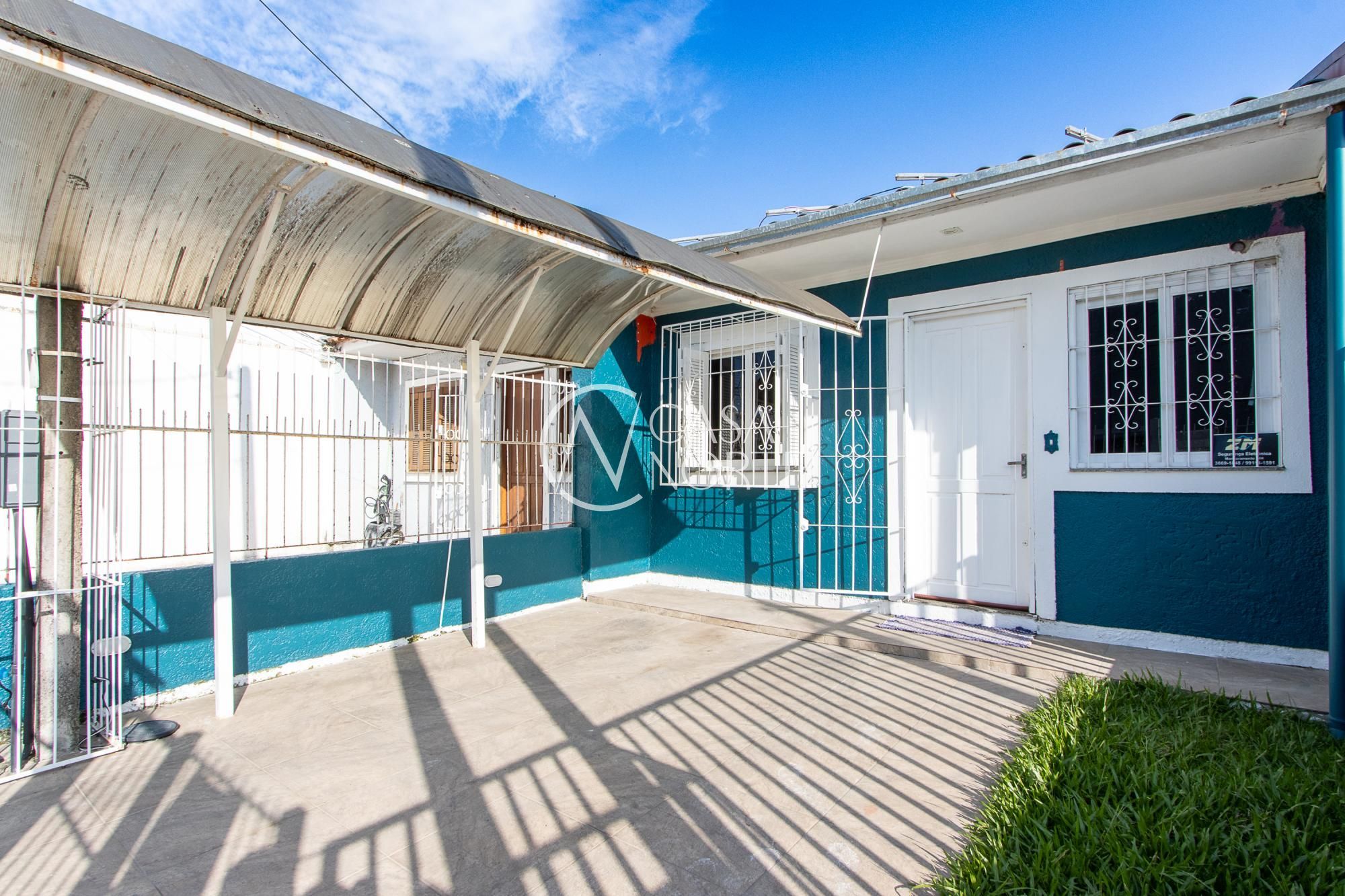 Casa à venda com 2 quartos, 291m², 2 vagas, Rua Elvira Dendena no bairro Hípica em Porto Alegre