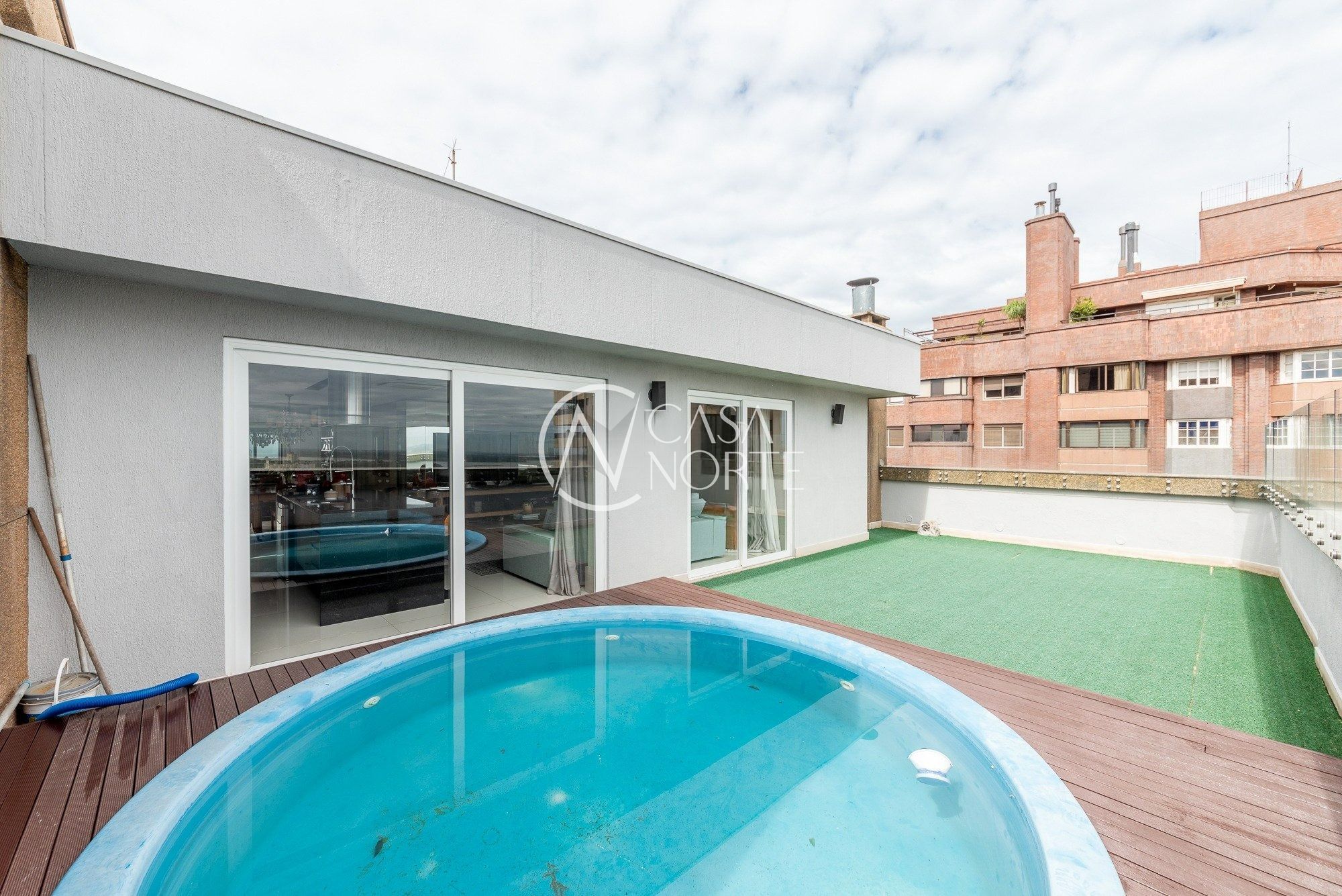 Cobertura à venda com 4 quartos, 500m², 3 suítes, 3 vagas, Rua Cândido Batista de Oliveira no bairro Moinhos de Vento em Porto Alegre