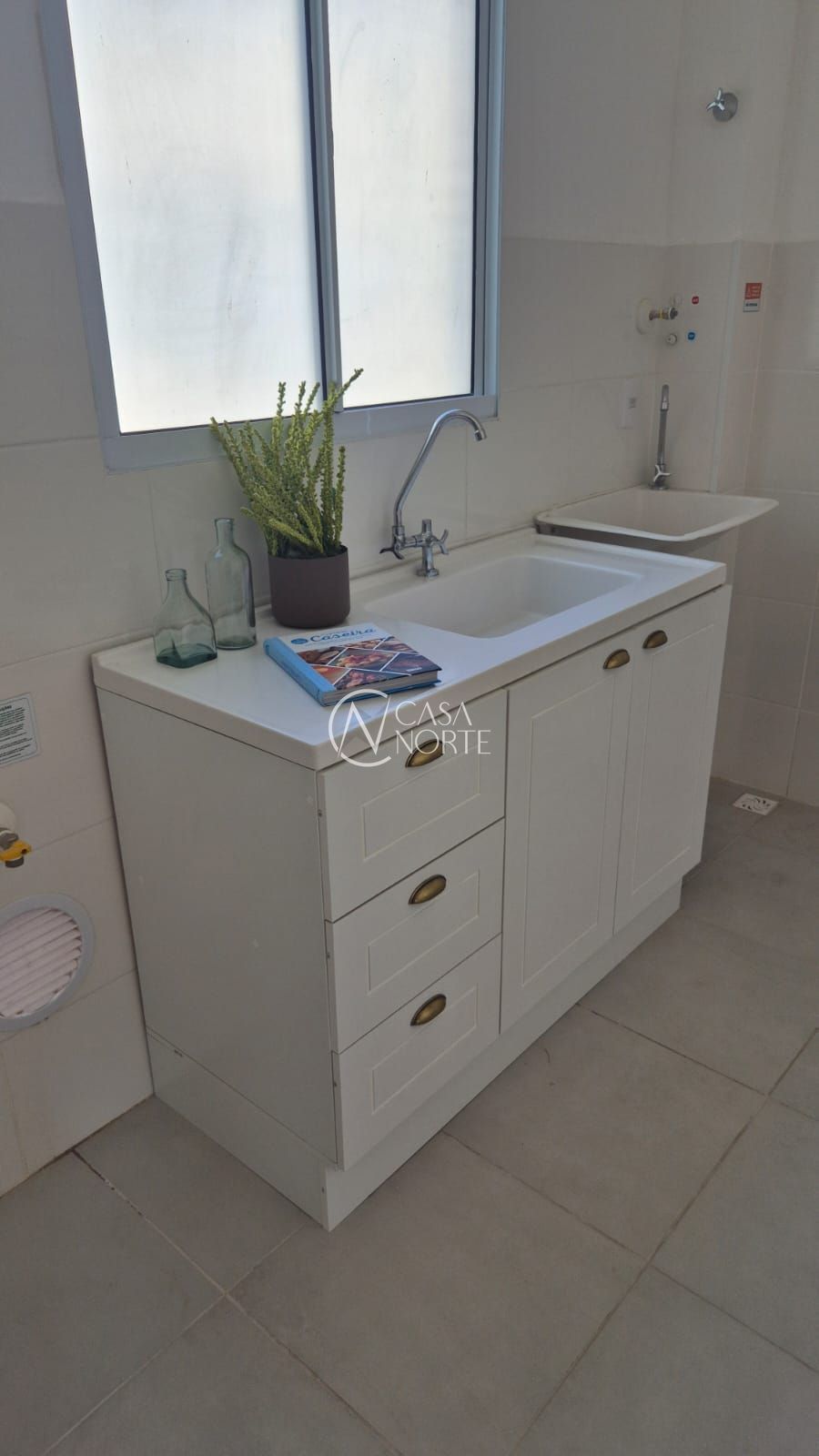 Apartamento à venda com 2 quartos, 40m², 1 vaga, Rua Sete Mil e Oito no bairro Restinga em Porto Alegre