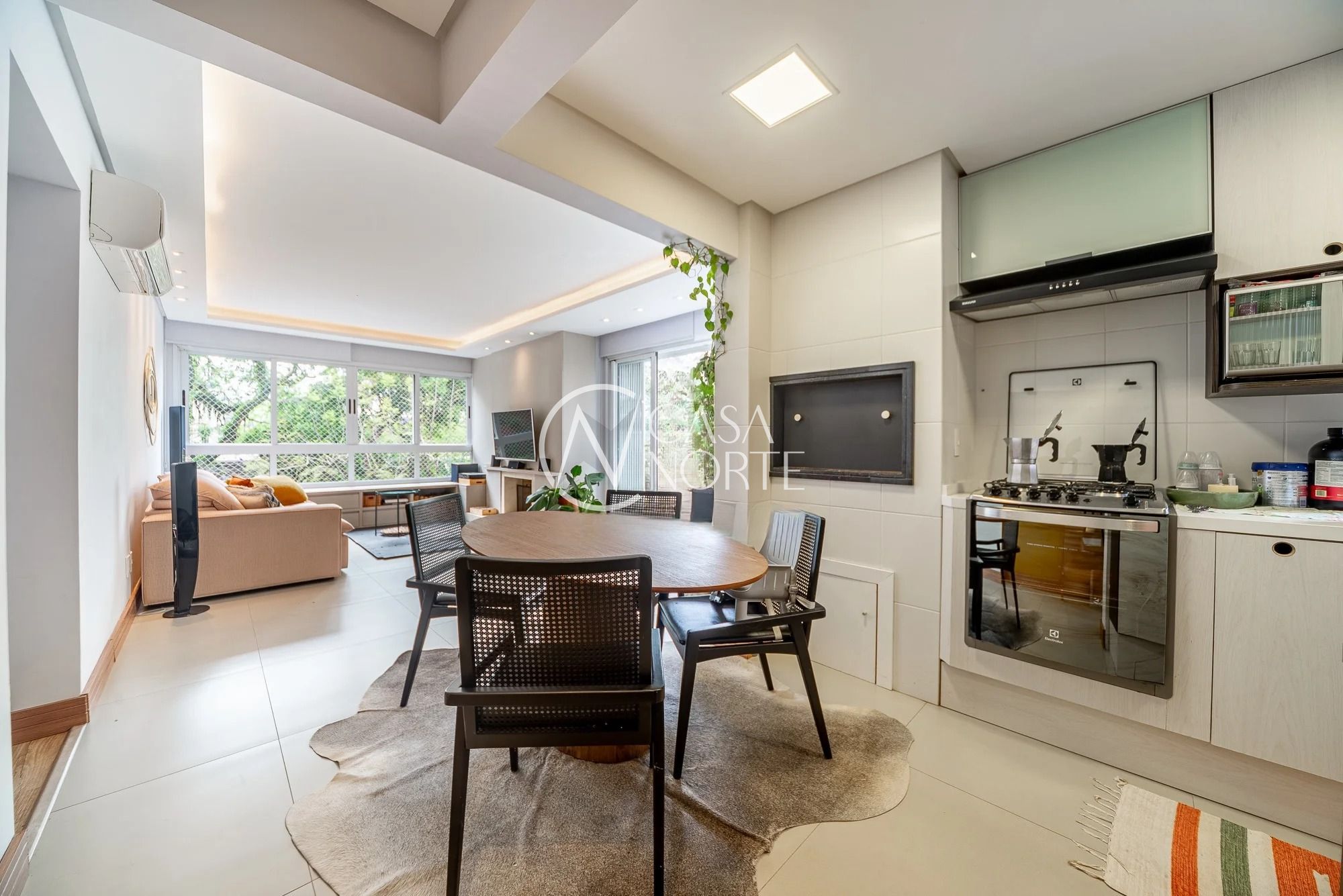 Apartamento Garden à venda com 3 quartos, 136m², 1 suíte, 2 vagas, Rua Santa Cecília no bairro Rio Branco em Porto Alegre