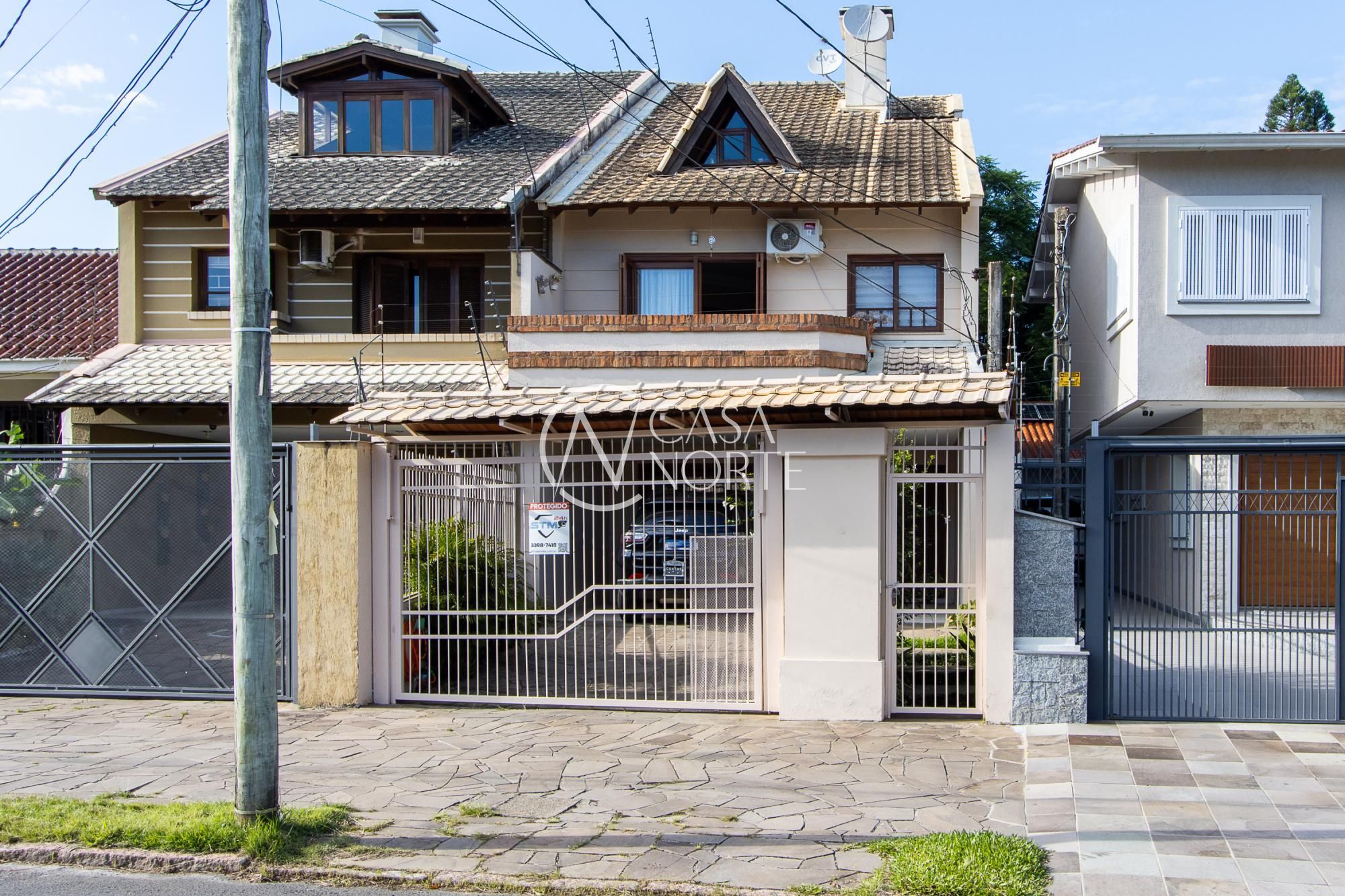 Casa à venda com 3 quartos, 197m², 1 suíte, 2 vagas, Avenida Copacabana no bairro Vila Assunção em Porto Alegre