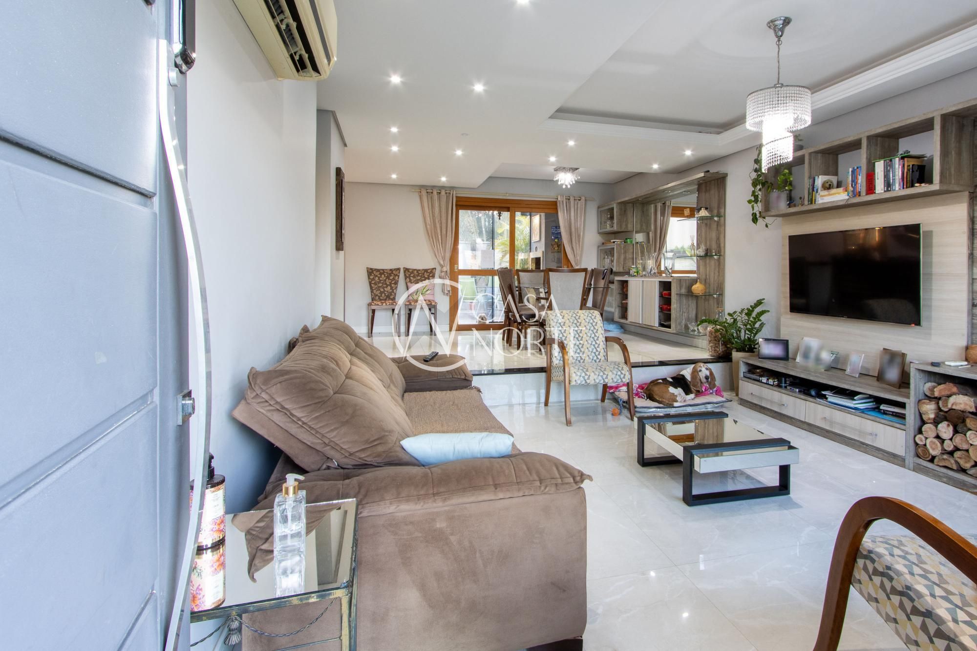 Casa à venda com 3 quartos, 170m², 1 suíte, 2 vagas, Rua Ivo Walter Kern no bairro Hípica em Porto Alegre