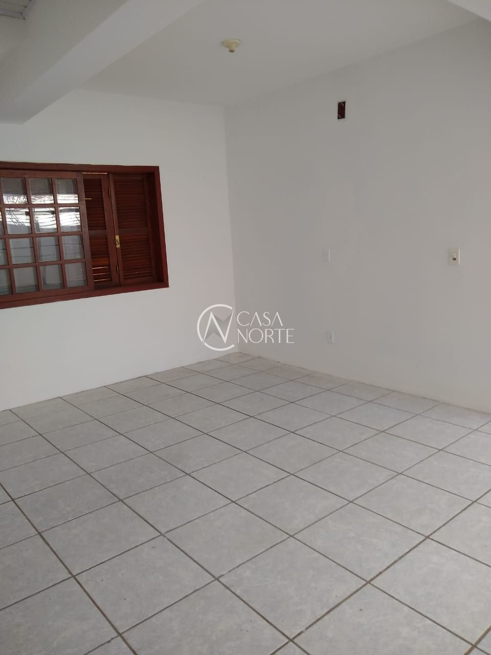 Casa à venda com 2 quartos, 329m², 1 suíte, 2 vagas, Avenida Jacuí no bairro Cristal em Porto Alegre