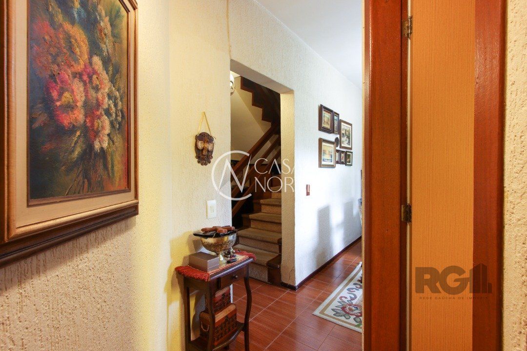 Casa à venda com 4 quartos, 235m², 1 suíte, 4 vagas, Rua São Sebastião do Cai no bairro Camaquã em Porto Alegre