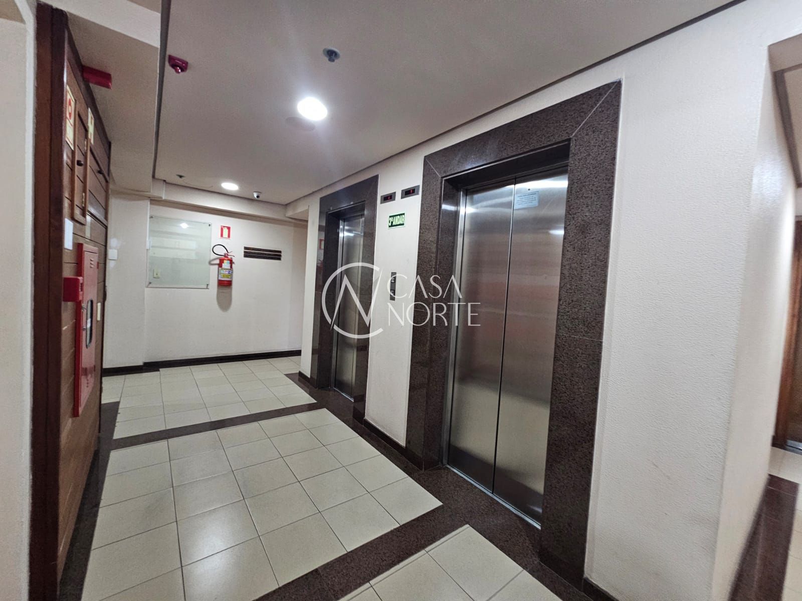 Sala Comercial à venda com 2 quartos, 47m², 1 vaga, Rua Luciana de Abreu no bairro Moinhos de Vento em Porto Alegre