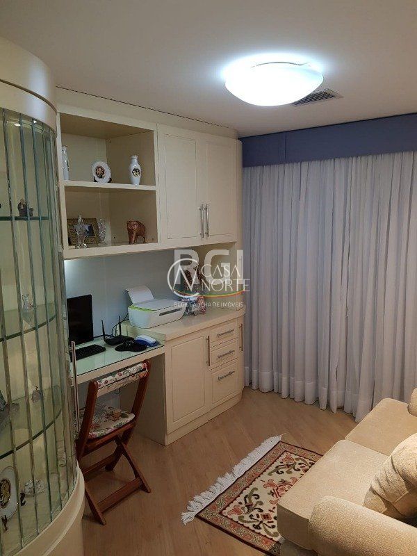 Casa à venda com 3 quartos, 300m², 1 suíte, 4 vagas, Rua Arnaldo Bernardi no bairro Ipanema em Porto Alegre