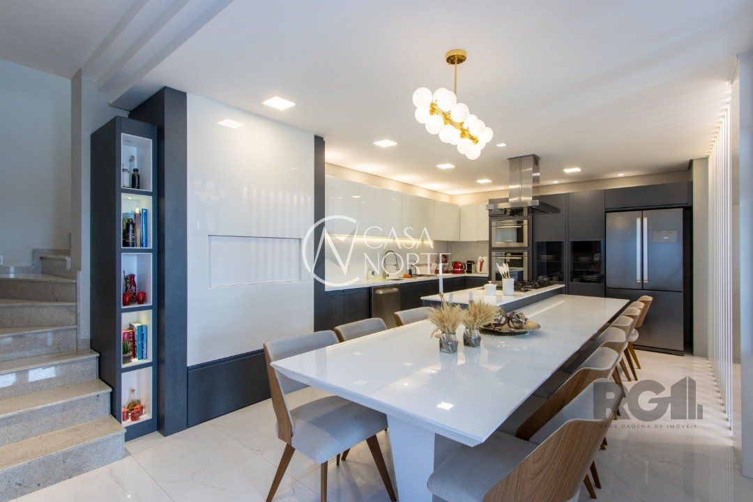 Casa à venda com 5 quartos, 360m², 2 suítes, 3 vagas, Rua Landel de Moura no bairro Tristeza em Porto Alegre