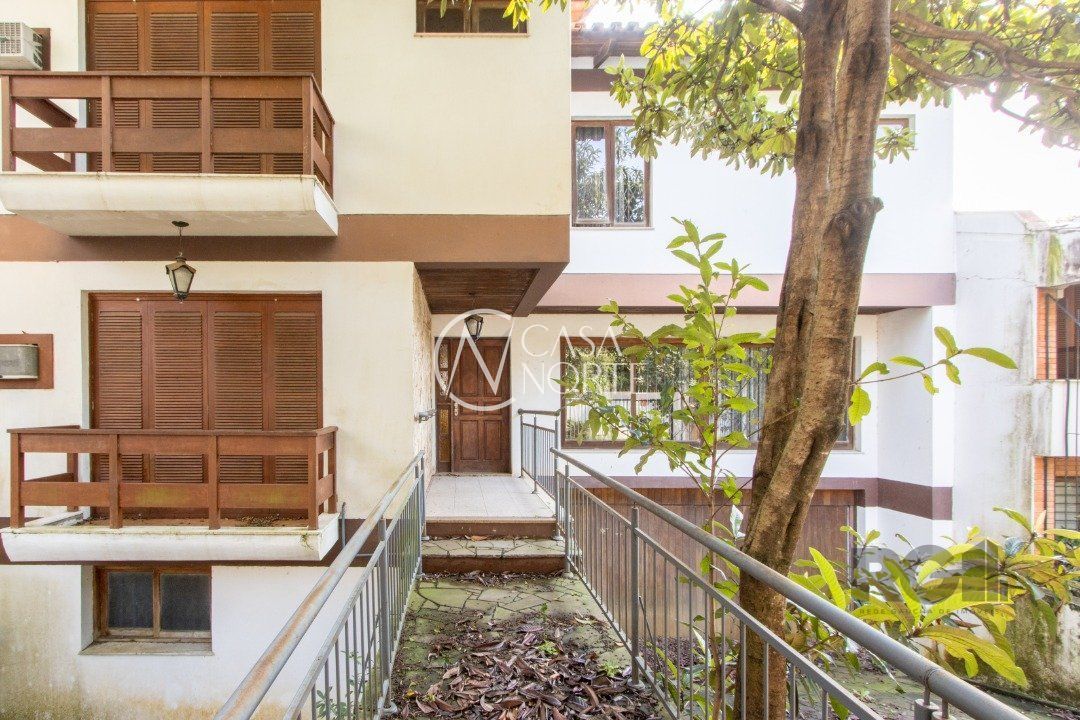Casa à venda com 4 quartos, 361m², 2 suítes, 3 vagas, Rua Alcebiades Antônio dos Santos no bairro Nonoai em Porto Alegre