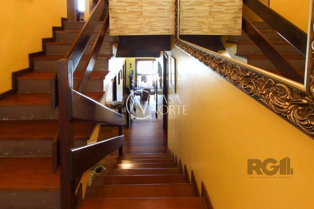 Casa à venda com 4 quartos, 362m², 1 suíte, 2 vagas, Rua Alcebíades Antônio dos Santos no bairro Nonoai em Porto Alegre