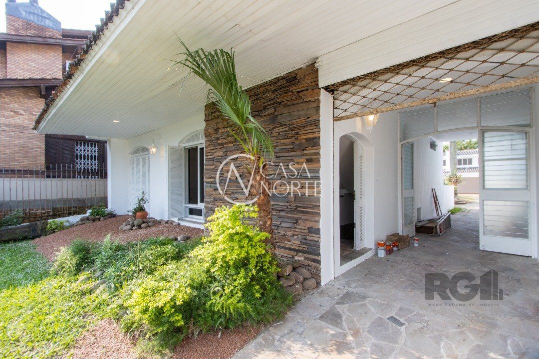 Casa à venda com 3 quartos, 337m², 1 suíte, 3 vagas, Avenida Cai no bairro Cristal em Porto Alegre
