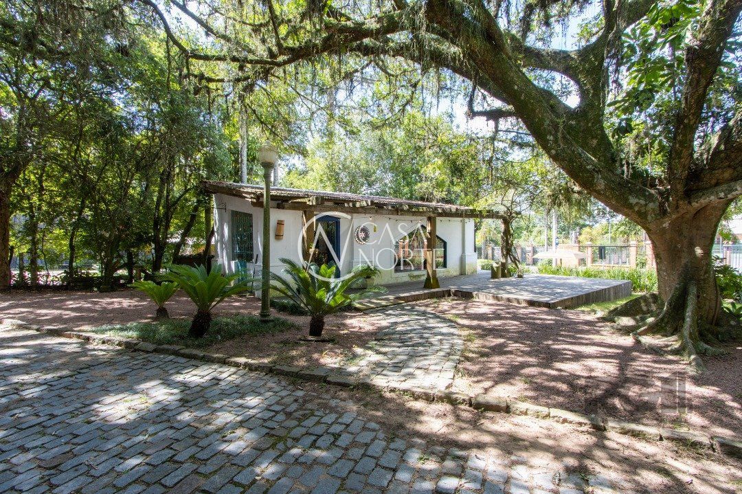 Casa à venda com 7 quartos, 600m², 1 suíte, Avenida Coronel Marcos no bairro Pedra Redonda em Porto Alegre